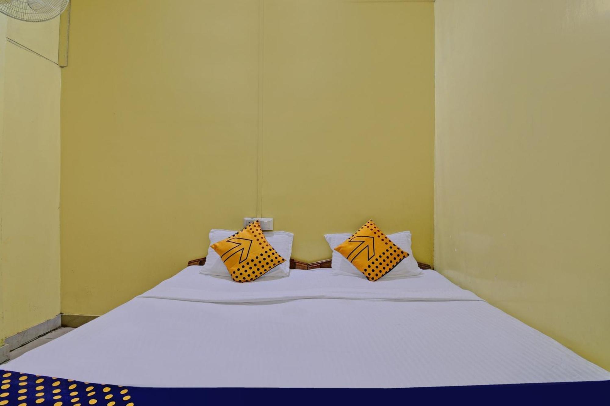 Oyo Flagship Thank You Lodge Nac Dispur Extérieur photo