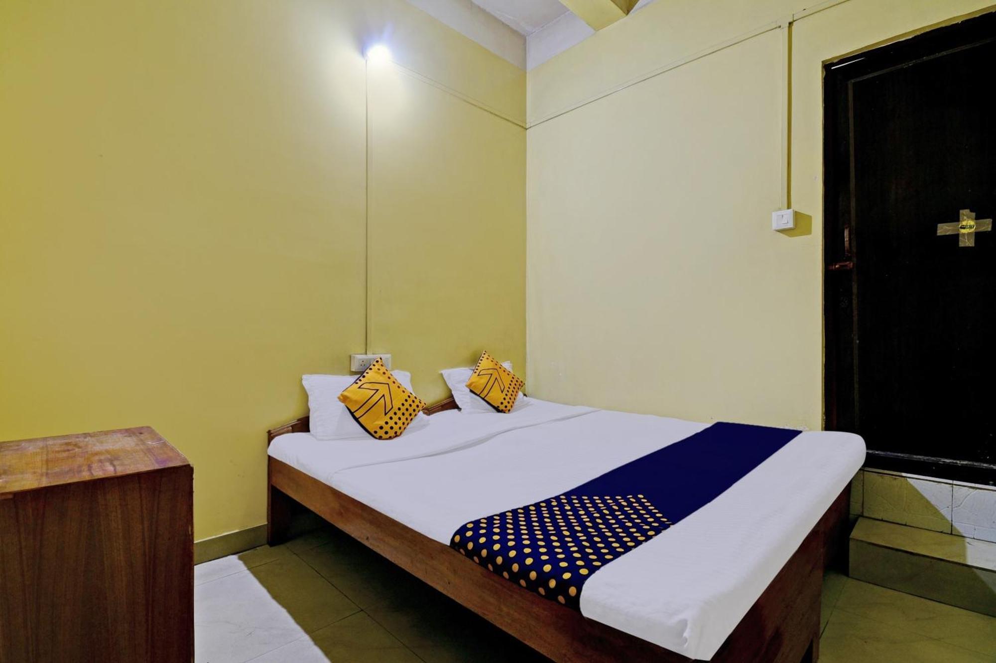 Oyo Flagship Thank You Lodge Nac Dispur Extérieur photo