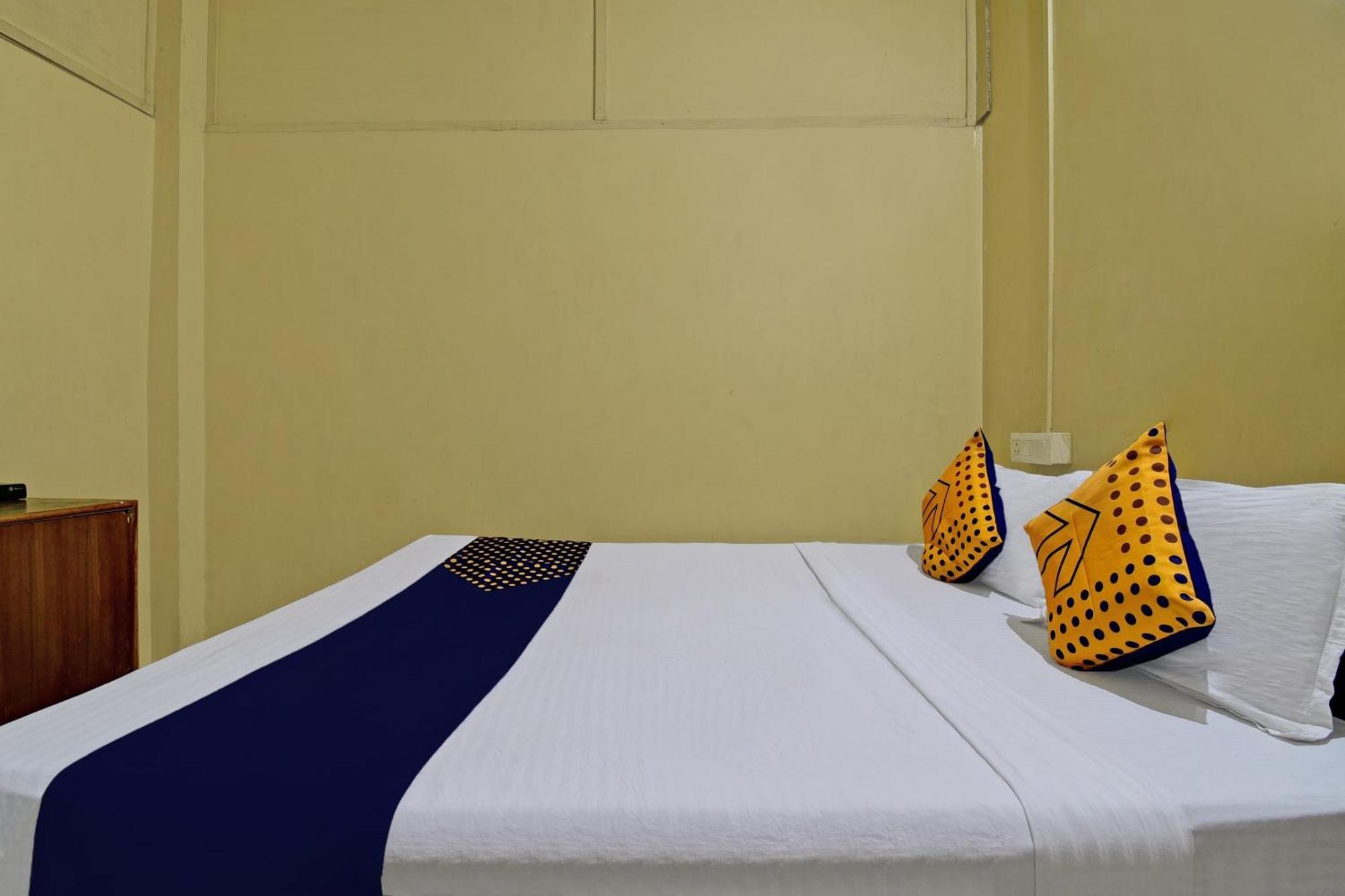 Oyo Flagship Thank You Lodge Nac Dispur Extérieur photo