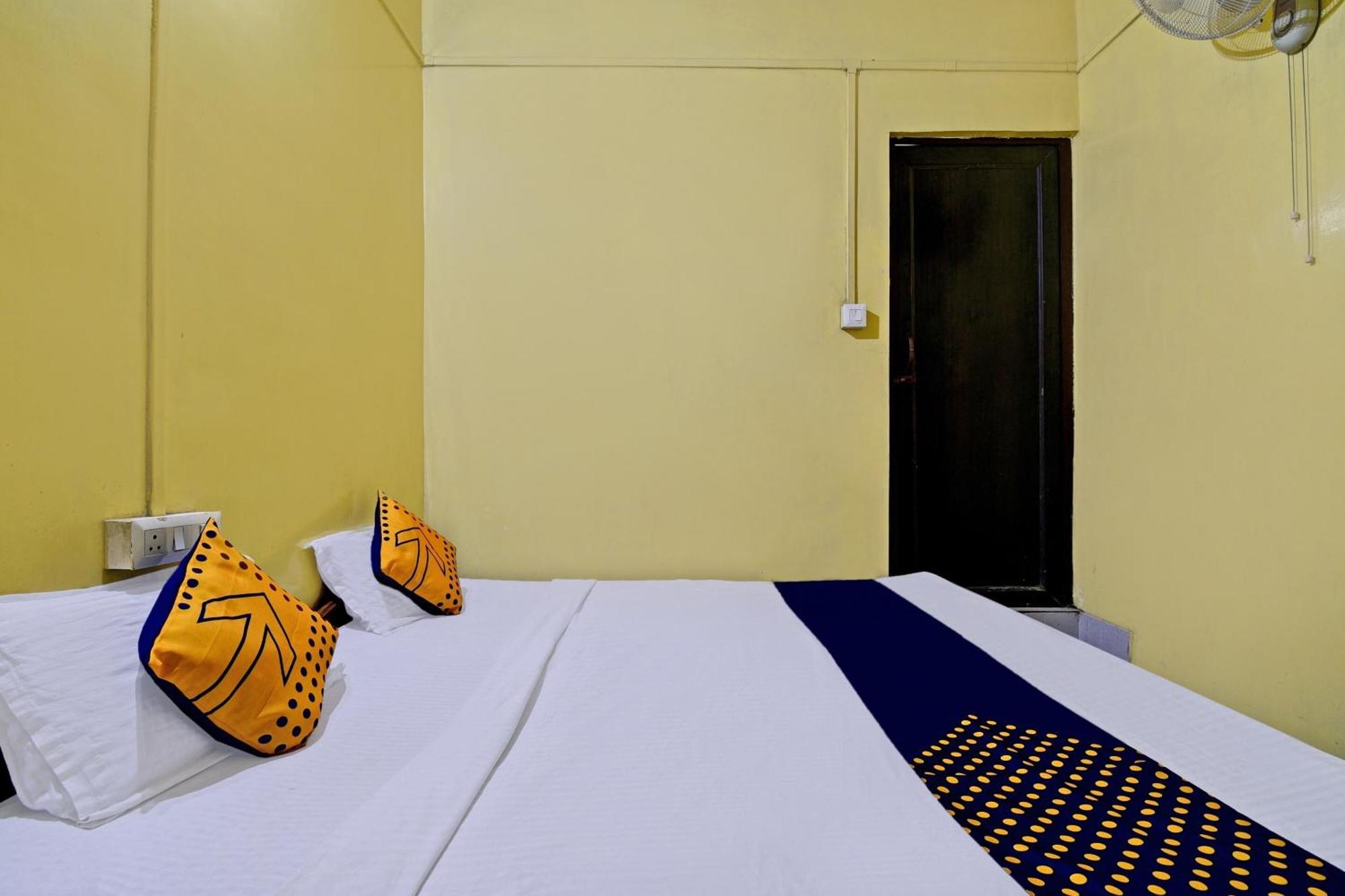Oyo Flagship Thank You Lodge Nac Dispur Extérieur photo